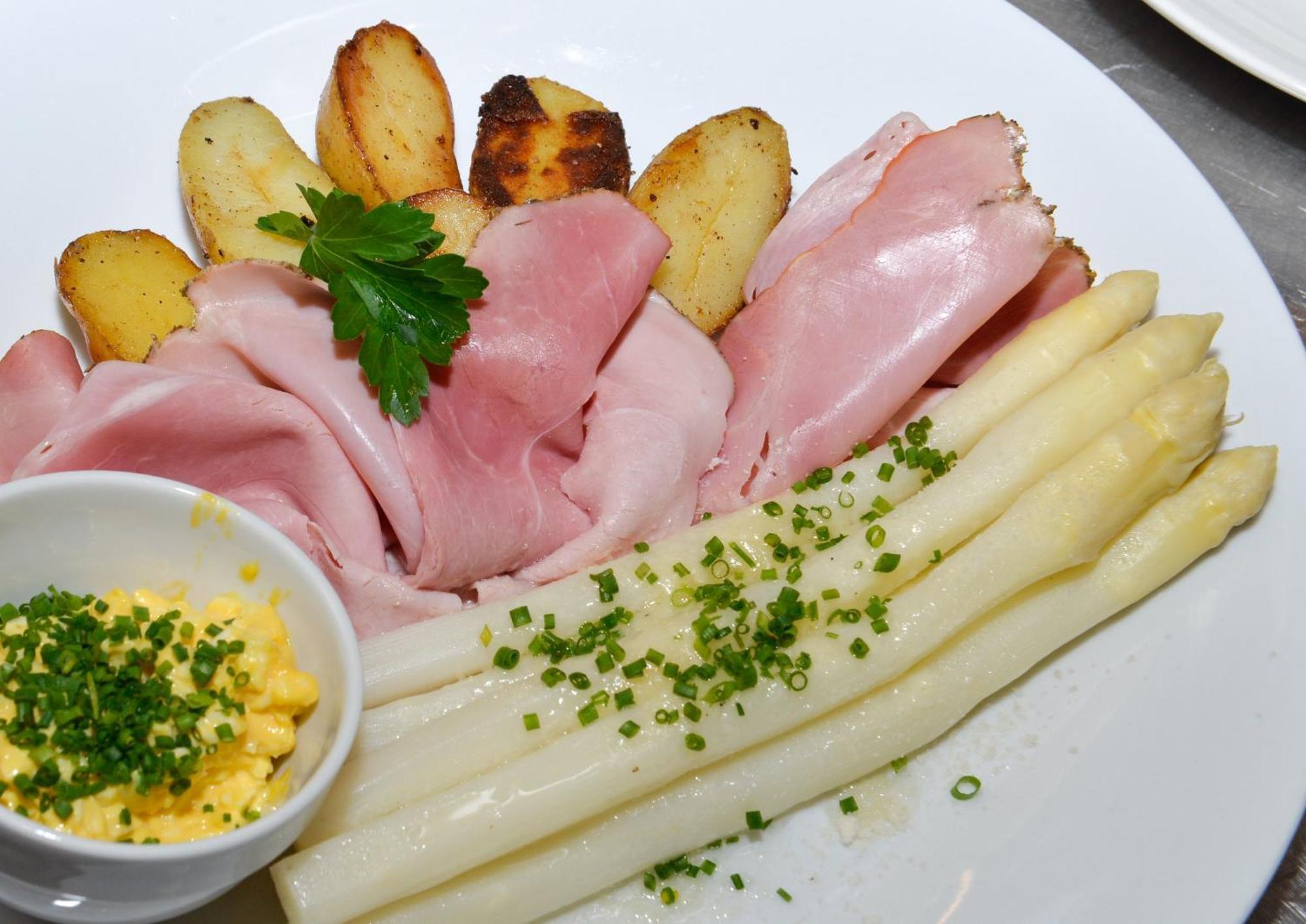 טרמנו Hotel Goldene Traube מראה חיצוני תמונה